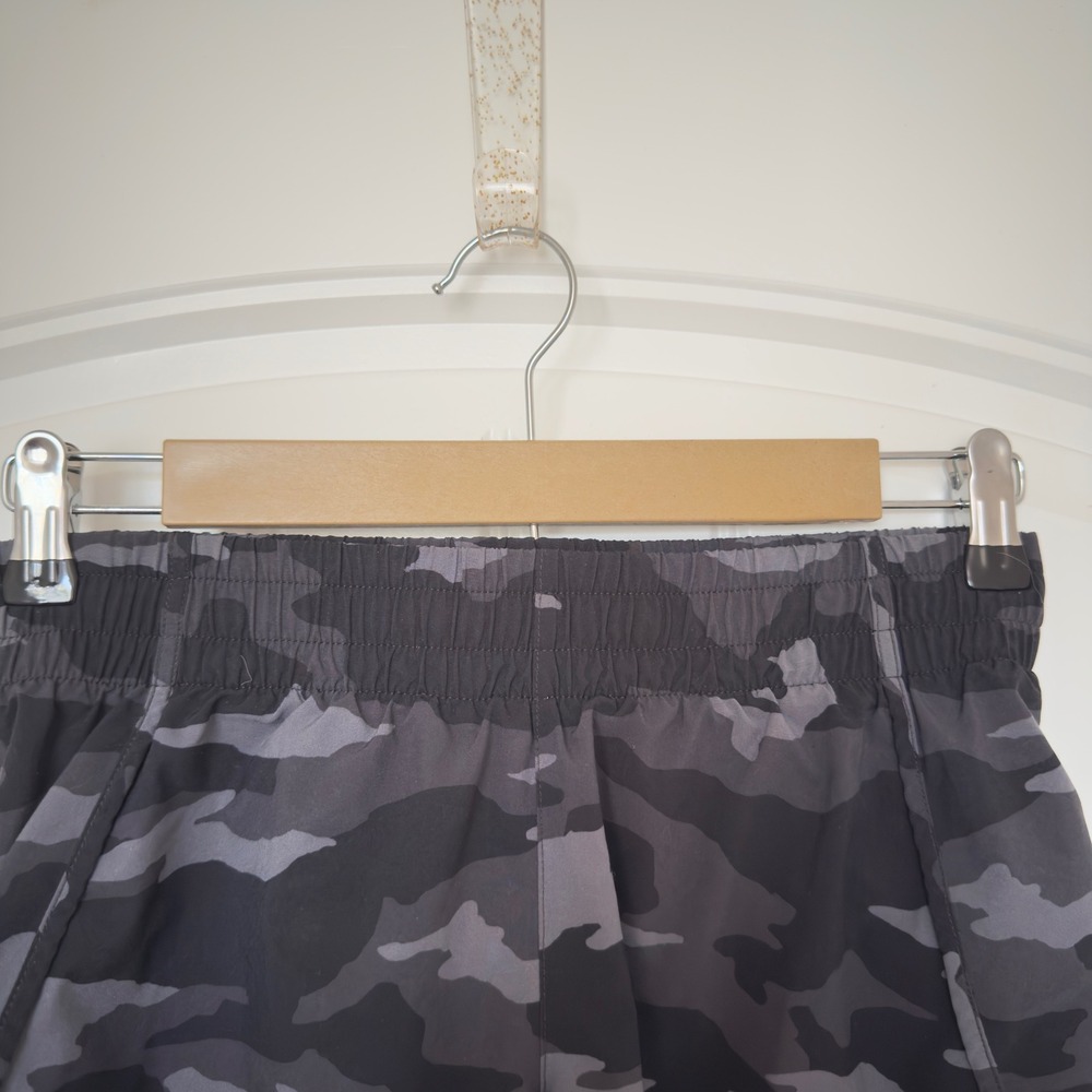 Athleta XS Women Camo Print Mesh Racer‎ Run Shorts 4" Black Gray - Picture 4 of 7